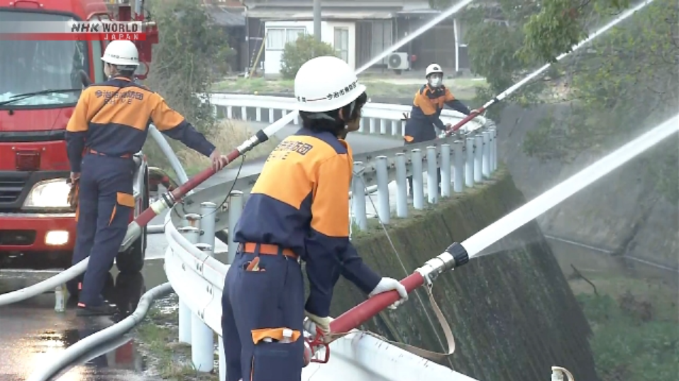 日本西部山火蔓延 一些建筑被火星点燃后烧毁